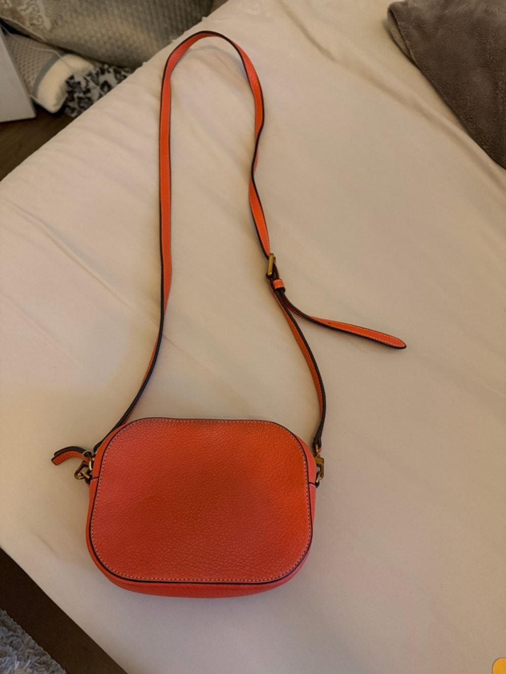 Tory Burch Red Leather Crossbody Camera Bag - Picture 4 of 4